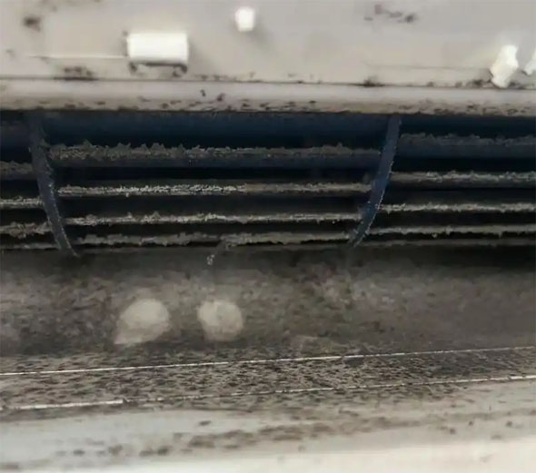 北京空调吹的风有股烧焦味是怎么回事